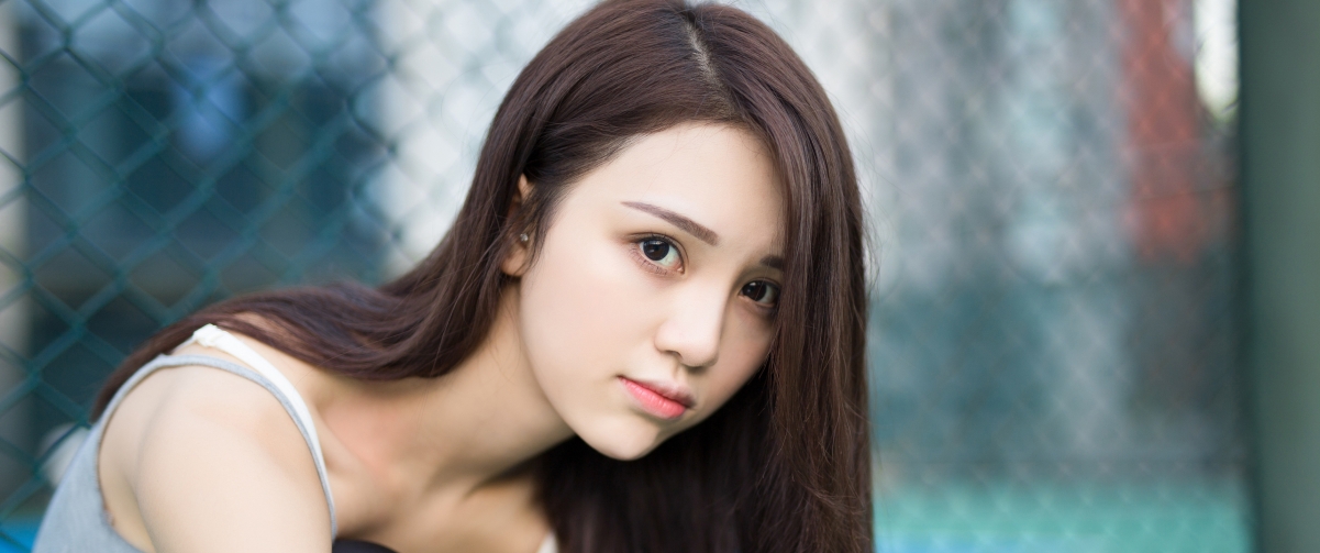 长发网球美女带鱼屏壁纸3440x1440.jpg
